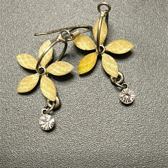 bundle of jewelry- costume, used for crafts or jewelry. Newer and clean. - Picture 15 of 16